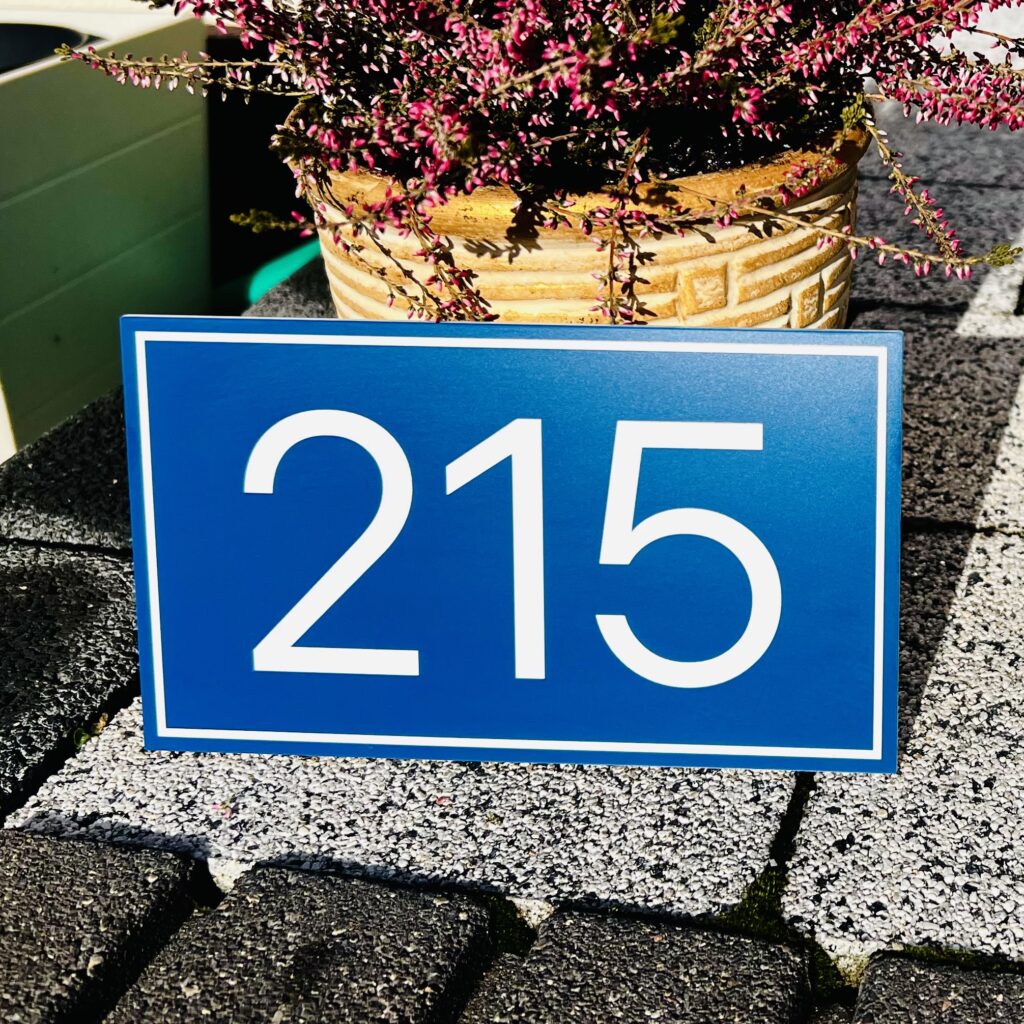numer domu z laminatu