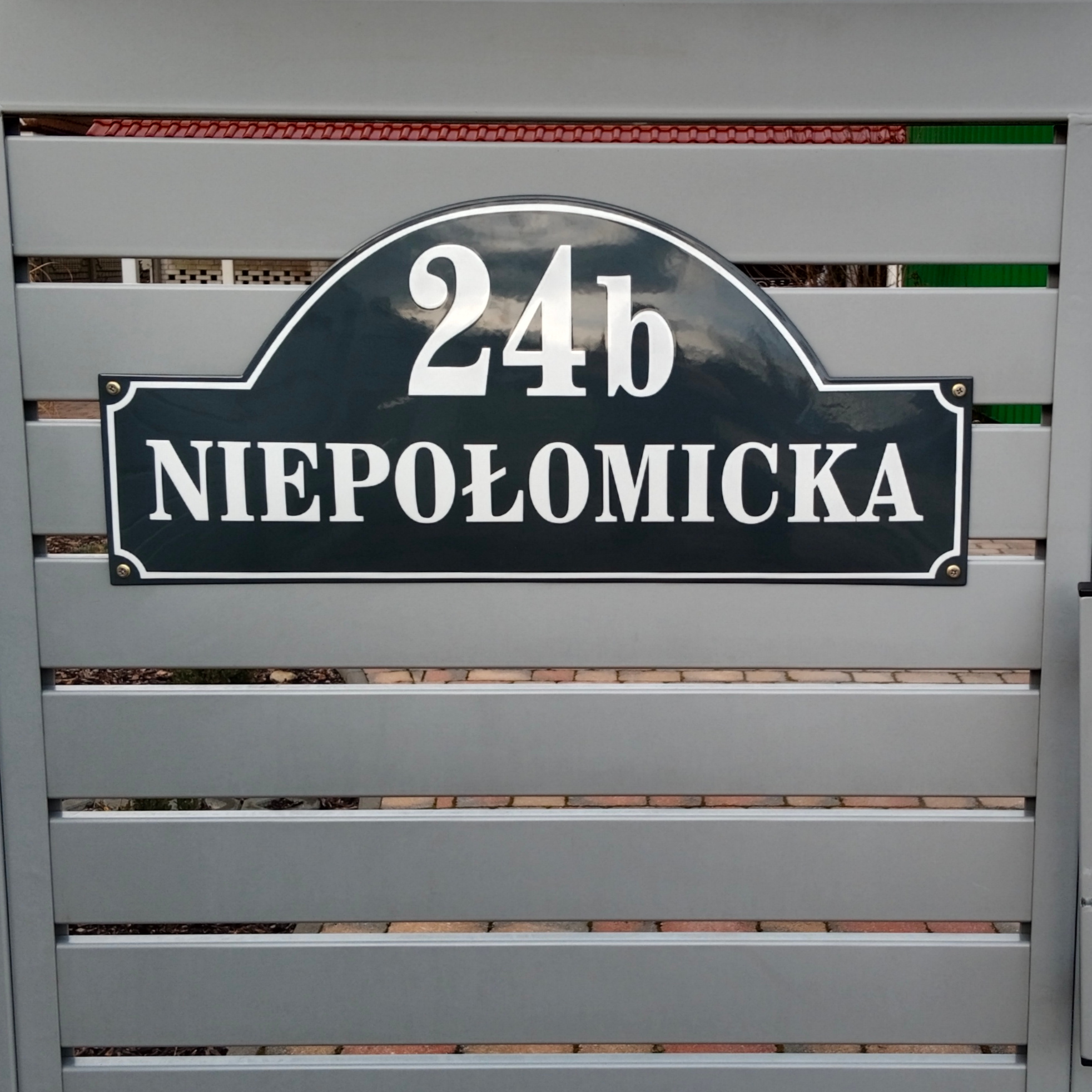 duża wyraźna tablica adresowa